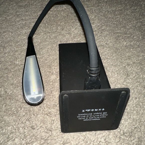 ❌SOLD❌ CHARGER/LAMP - Picture 4 of 4